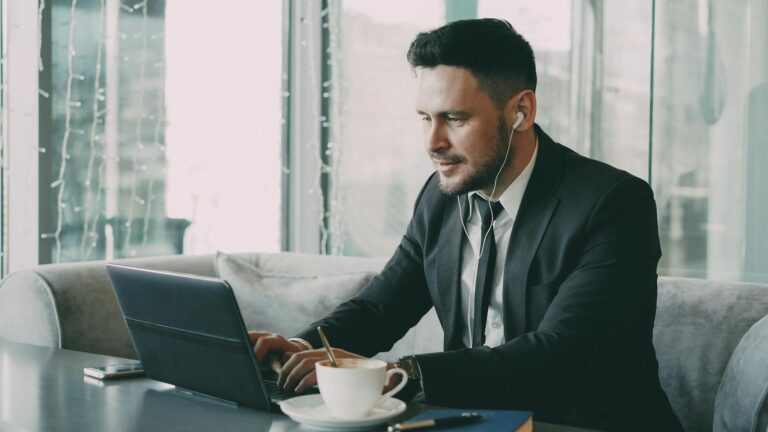 Mindful Meetings as the Structural Backbone of Hybrid Leadership