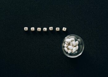 Quiet Quitting 2.0: How Burnout, Mental‑Health Strain, and Institutional Routines Are Reshaping Post‑Pandemic Productivity
