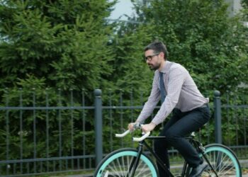Remote Work’s Carbon Calculus: How Shifting Commutes Are Reshaping Institutional Power and Career Capital