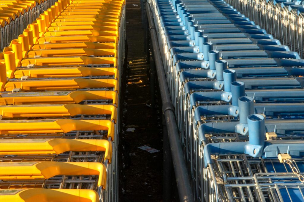 Retailers as Architects of Sustainable Consumerism: How Extended Producer Responsibility Reshapes Supply‑Chain Resilience and Carbon Footprints