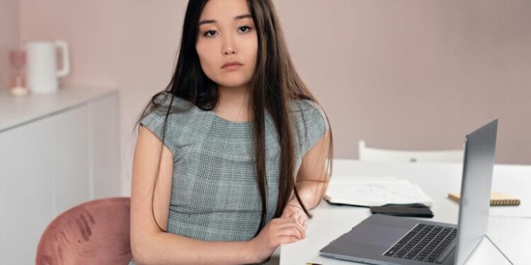 The Interim Surge: How Young Professionals Are Re‑Engineering Career Capital through Transient Roles
