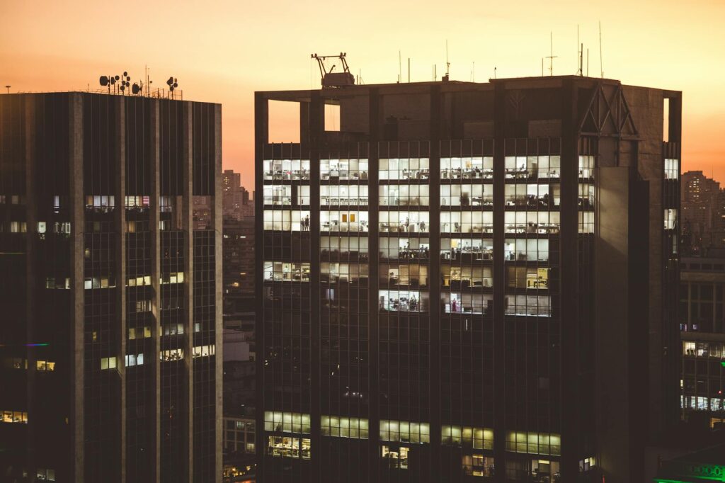 The Rise of Virtual Headquarters: How Hybrid Work Reshapes Talent Competition
