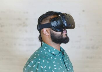 Virtual Reality as a Structural Lever for Global Career Capital