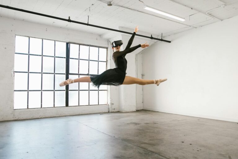 Virtual Reality Reshapes Art Therapy: A Structural Shift in Mental‑Health Capital