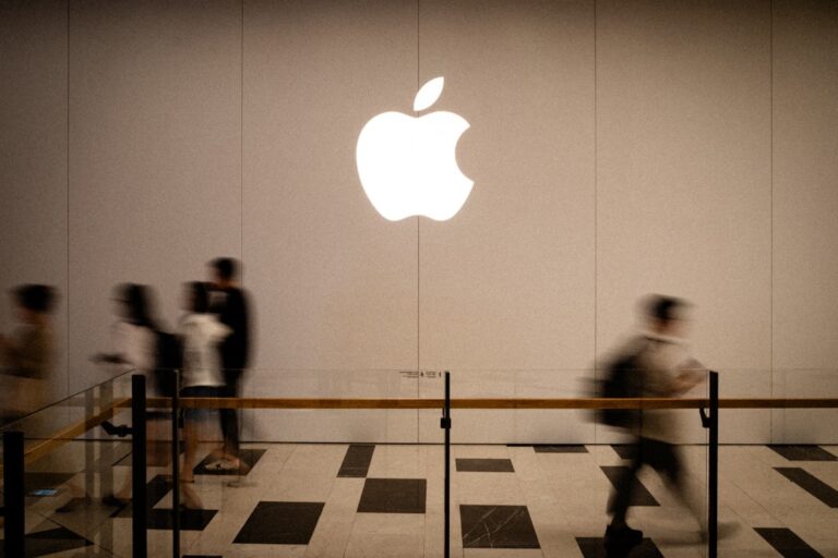 Apple CEO Tim Cook is stepping down