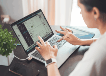 7 Strategies for Crafting a Consistent Online Presence to Enhance Job Search Visibility
