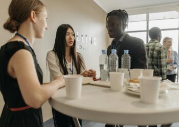7 Ways to Turn a Career Fair Into a Personalized Networking Blitz