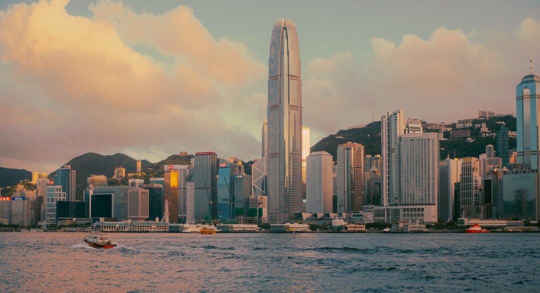 Foreign Investors Withdraw from Financials Amid Inflation Concerns