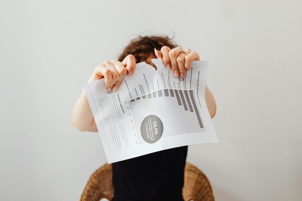 AI‑Emotion Analytics Reshapes Labor Power: Unequal Gains in the New Era of Emotional Metrics