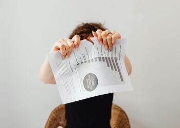 AI‑Emotion Analytics Reshapes Labor Power: Unequal Gains in the New Era of Emotional Metrics