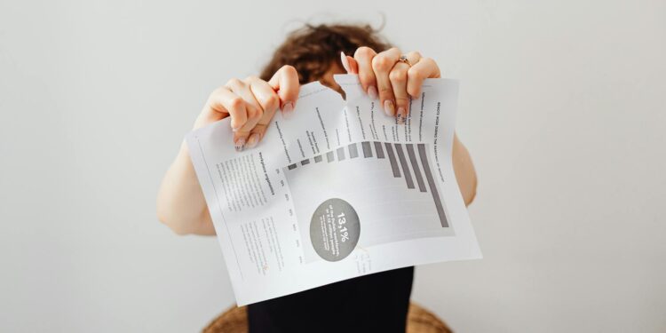 AI‑Emotion Analytics Reshapes Labor Power: Unequal Gains in the New Era of Emotional Metrics