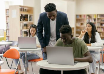 AI Integration Accelerates in K‑12 Classrooms Worldwide