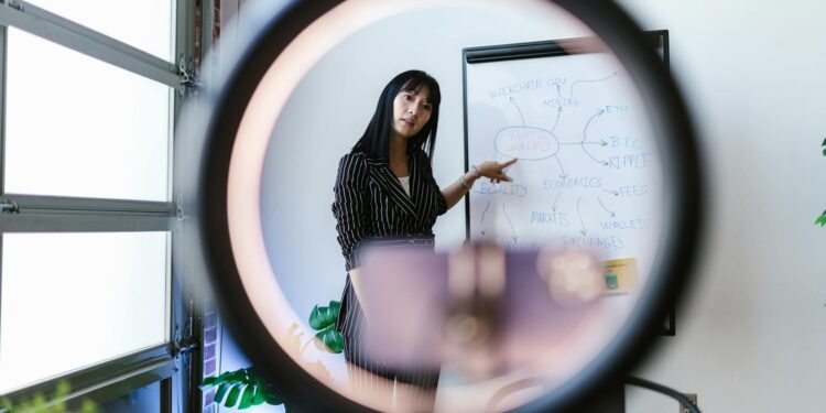 Co‑Creation Cooperatives: Redefining Freelance Livelihoods in a Post‑Gig Economy