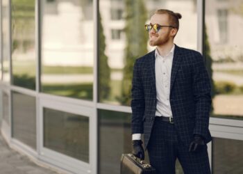 Crafting a Compelling Elevator Pitch for Remote Job Interviews: 7 Proven Techniques