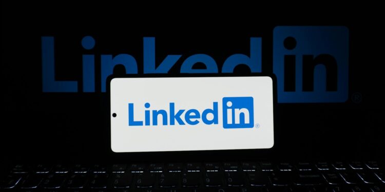 Crafting a Compelling Personal Story for Your LinkedIn Profile