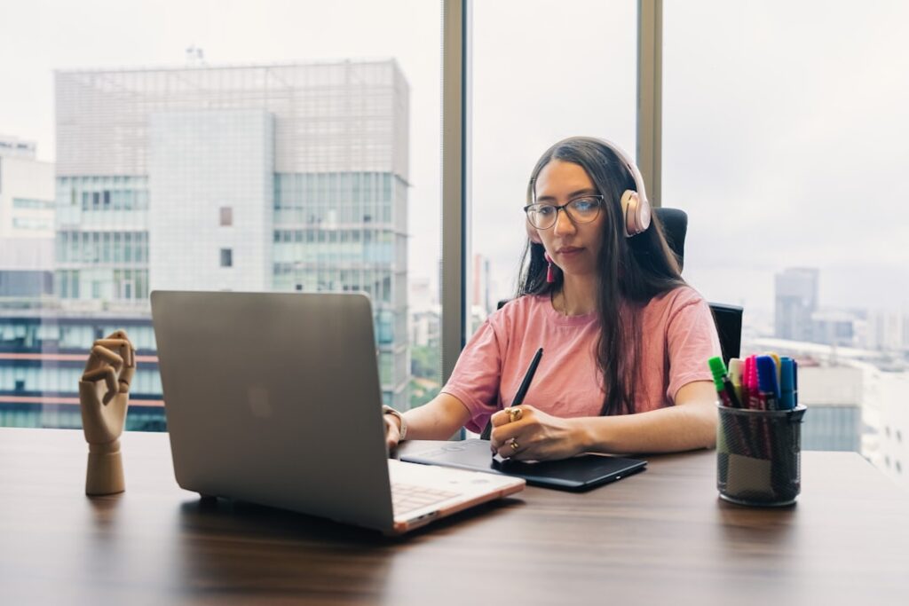 Creating a Digital Reputation That Attracts Top Employers: 8 Evidence-Based Strategies