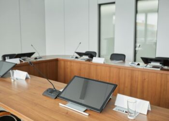 Crisis Leaders Redefine Institutional Power
