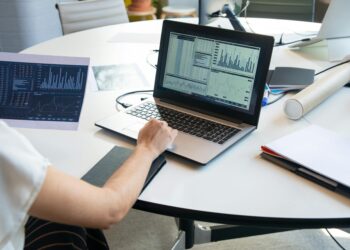 From Information Overload to Insight: 7 Strategies to Prioritize Your Professional Development in a Data-Driven World