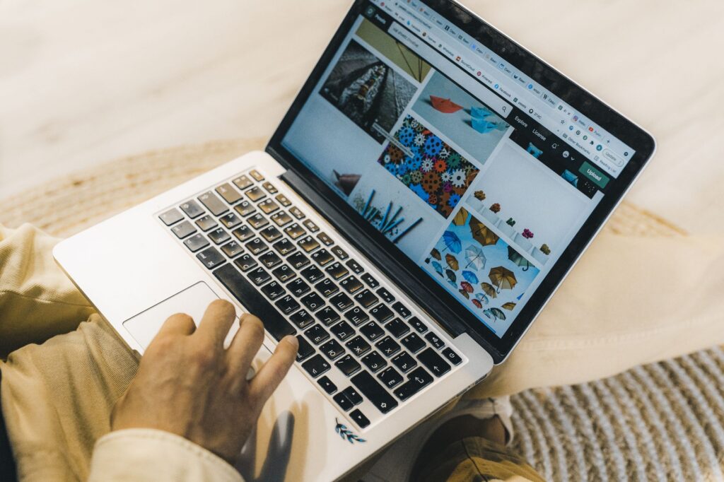 From Zero to Hero: 7 Proven Ways to Leverage Online Communities to Get Noticed by Industry Leaders