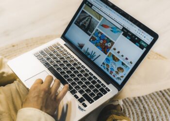 From Zero to Hero: 7 Proven Ways to Leverage Online Communities to Get Noticed by Industry Leaders