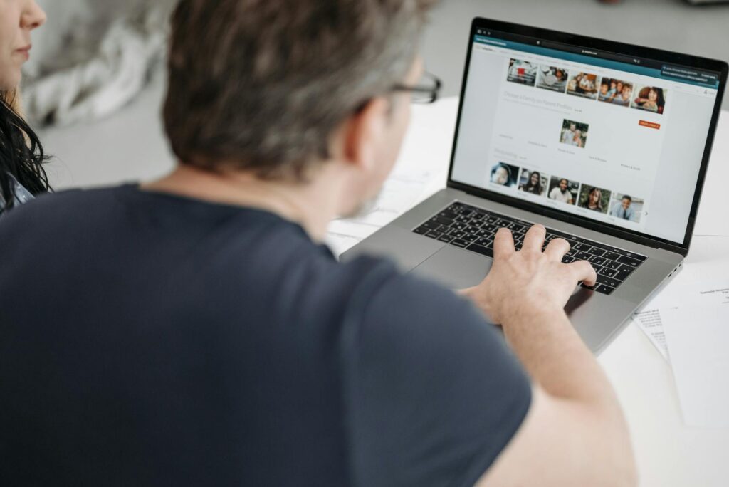 From Zero to Hero: 7 Proven Ways to Leverage Online Communities to Get Noticed by Industry Leaders
