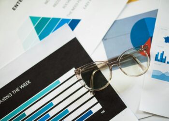 Greenwashing Under the Lens: How Sentiment Analytics Reshape ESG Credibility