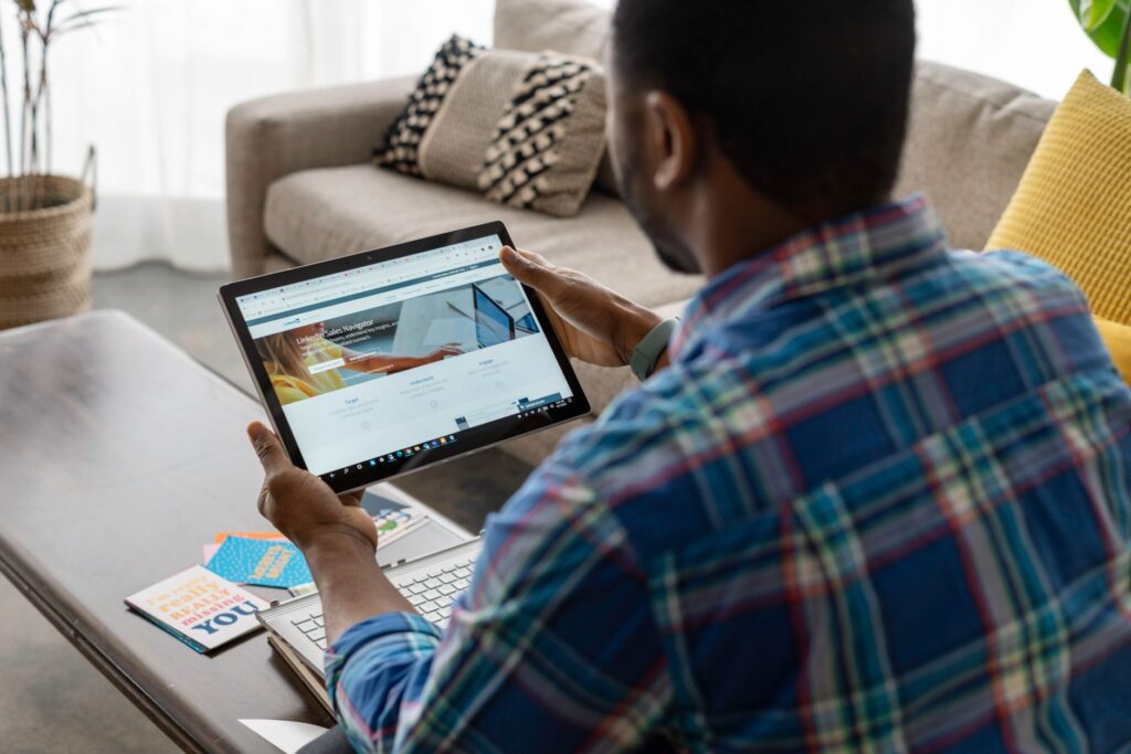 Leveraging LinkedIn Algorithm Changes for Career Advancement: 7 Proven Strategies