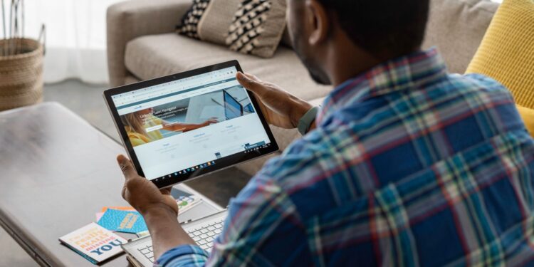 Leveraging LinkedIn Algorithm Changes for Career Advancement: 7 Proven Strategies
