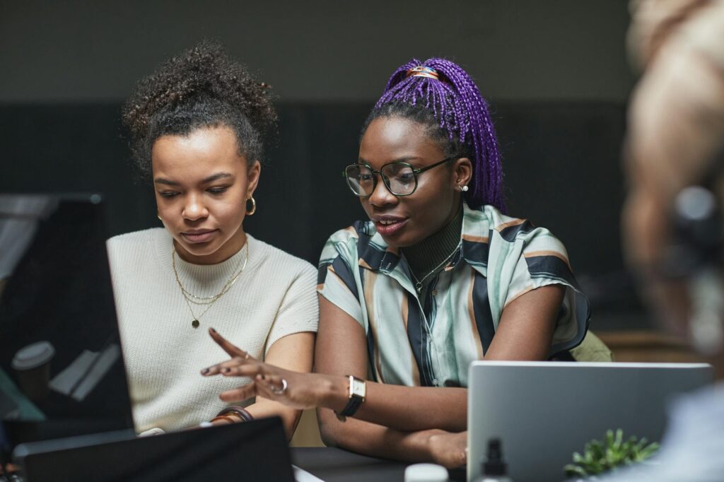 Leveraging Reverse Mentorship for Career Growth: 7 Evidence-Based Strategies
