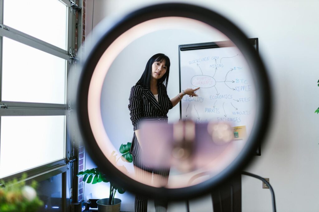 Micro‑Branding as Institutional Leverage: How Niche Identities Reshape Career Capital