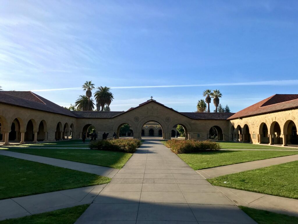 Nature‑Infused Mindfulness Reshapes Academic Capital and Mobility