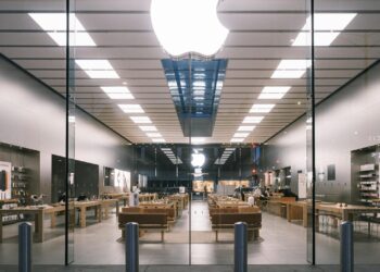Neuro‑Architected Retail: How NLP‑Inspired Store Layouts Reshape Capital, Mobility, and Leadership