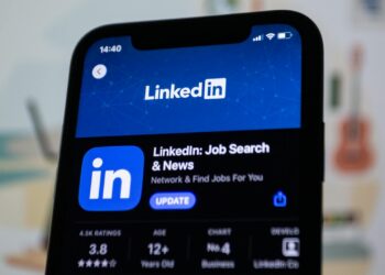 Optimizing Your LinkedIn Profile for Search Engine Visibility: 7 Actionable Tips