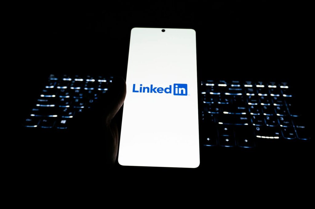 Optimizing Your LinkedIn Profile for Search Engine Visibility: 7 Actionable Tips