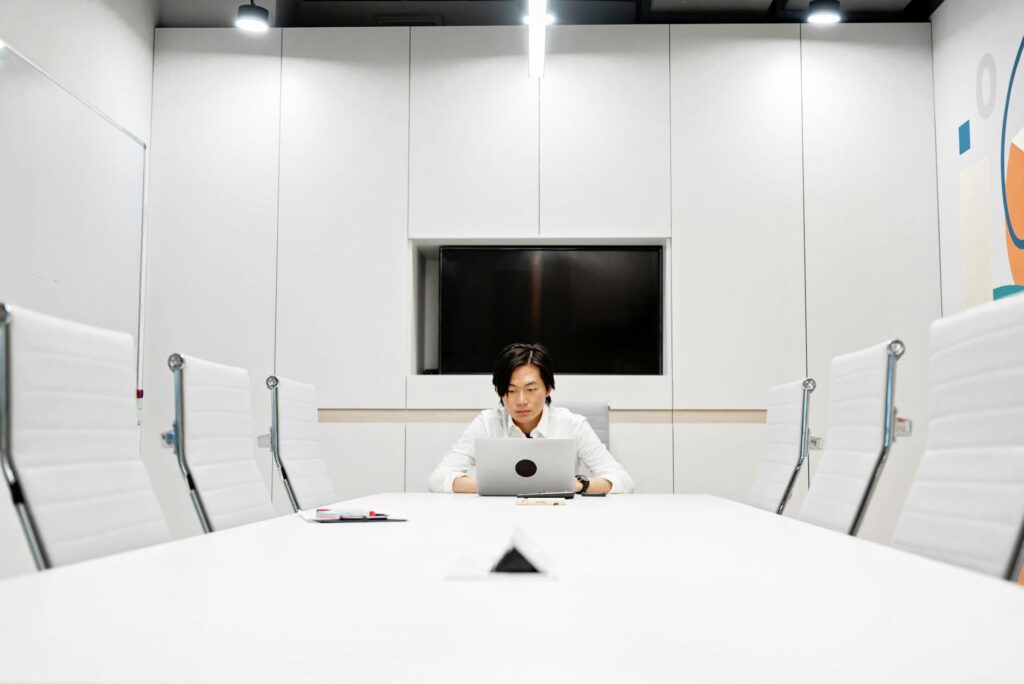 Overcoming Imposter Syndrome in High-Stakes Meetings: 7 Evidence-Based Strategies