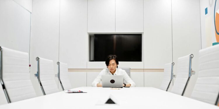 Overcoming Imposter Syndrome in High-Stakes Meetings: 7 Evidence-Based Strategies