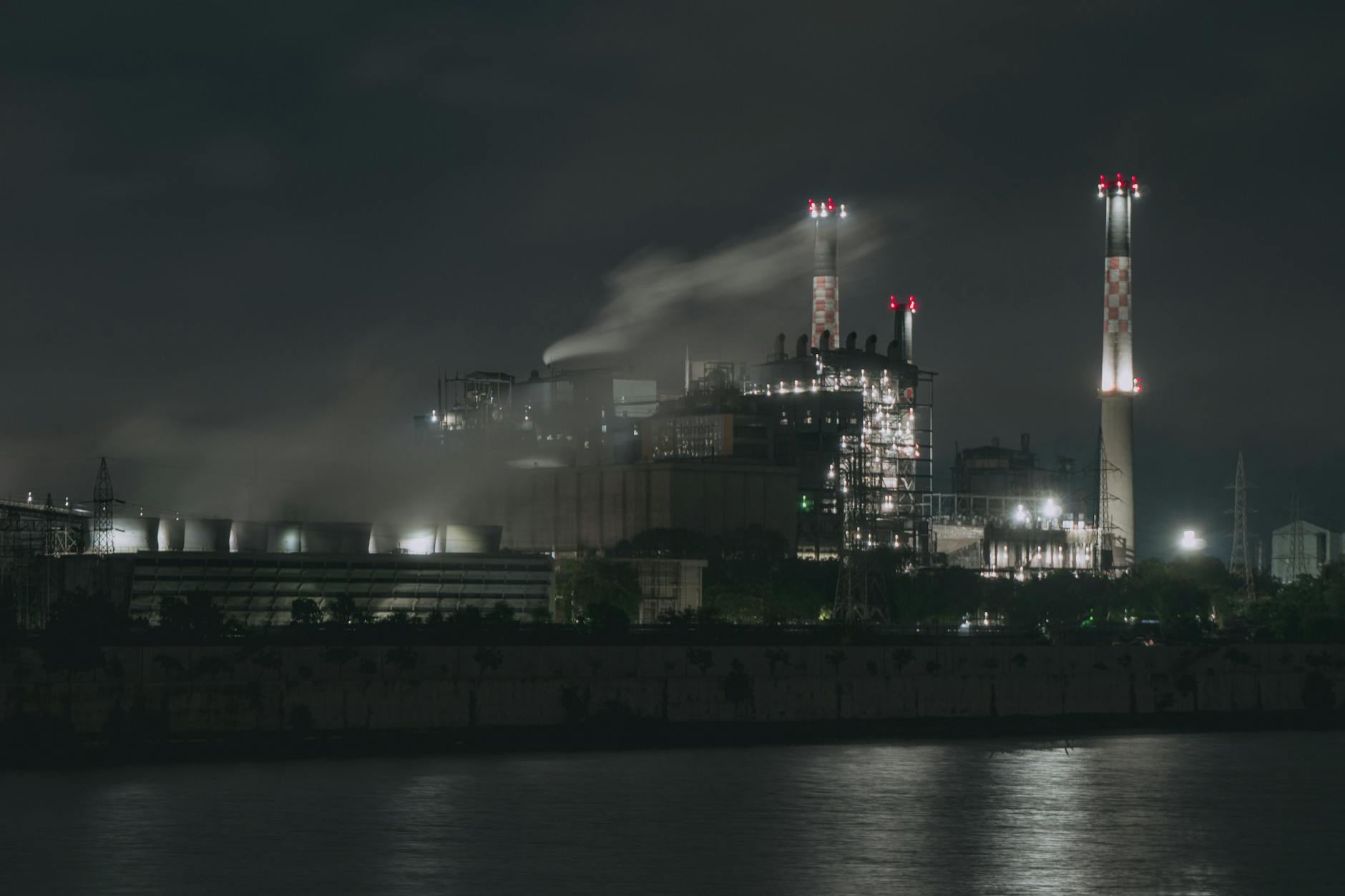 Reskilling the Post‑Industrial Workforce: Structural Imperatives for Economic Mobility