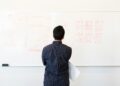 Service‑Design Thinking as the Institutional Engine Closing the Guest‑Employee Gap in Hospitality