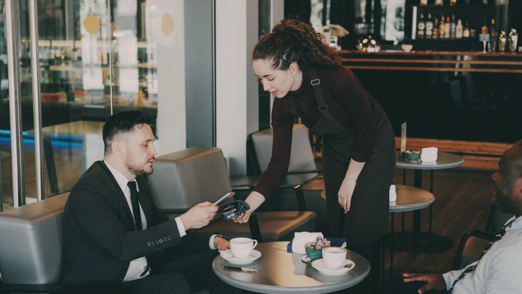 Service‑Design Thinking as the Institutional Engine Closing the Guest‑Employee Gap in Hospitality