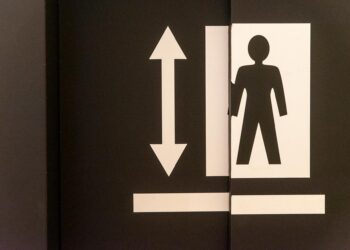 The Self‑Sufficiency Paradox: When Autonomy Undermines Career Capital