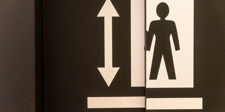 The Self‑Sufficiency Paradox: When Autonomy Undermines Career Capital