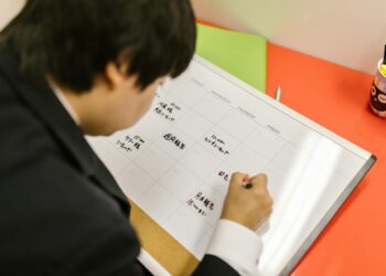 The Weekly Routine that Accelerates Career Growth: A 7-Step Guide