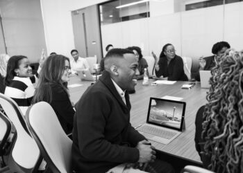 Unlocking the Hidden Benefits of Career Plateaus: Strategies for Personal Growth and Organizational Innovation