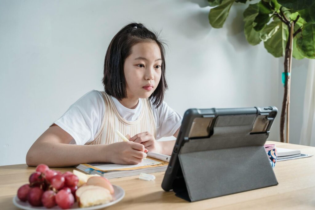 When Autonomy Becomes the Bottleneck: Structural Risks of Self‑Directed Learning in the Online Era