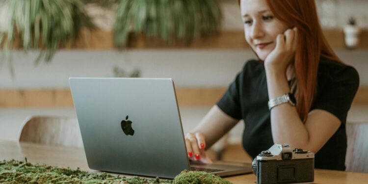 7 Red Flags to Watch Out for in a Toxic Work Environment