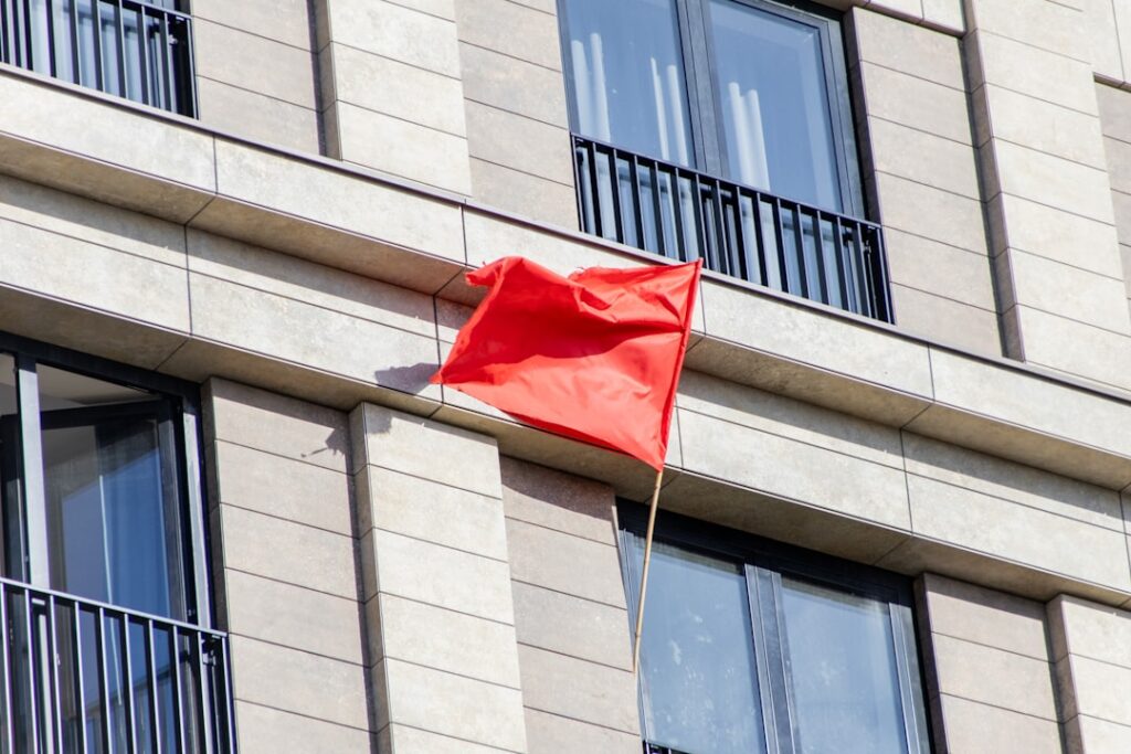 7 Red Flags to Watch Out for in a Toxic Work Environment