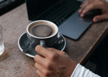 7 Strategies for Crafting a Reverse Commute Resume to Highlight Remote Work Benefits