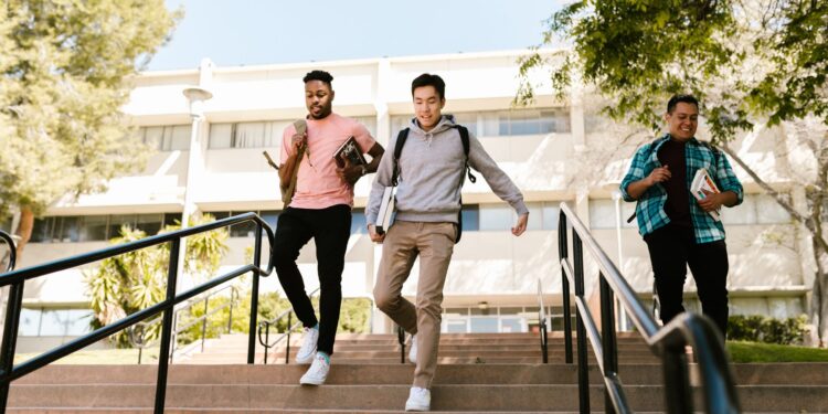 7 Strategies for Thriving in Your First Year on Campus: Introducing the First Year Foundations Framework