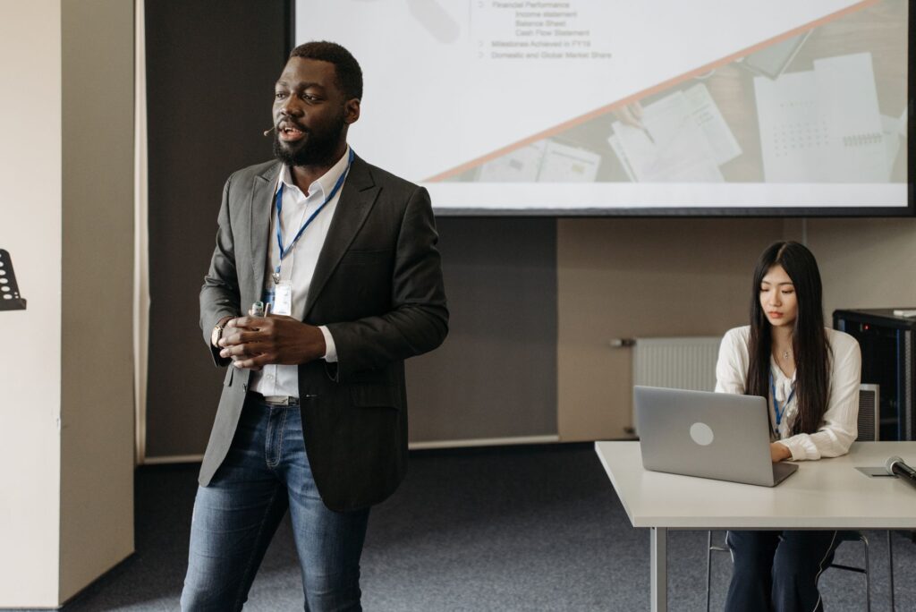 7 Strategies to Find and Win Internships Before Graduation
