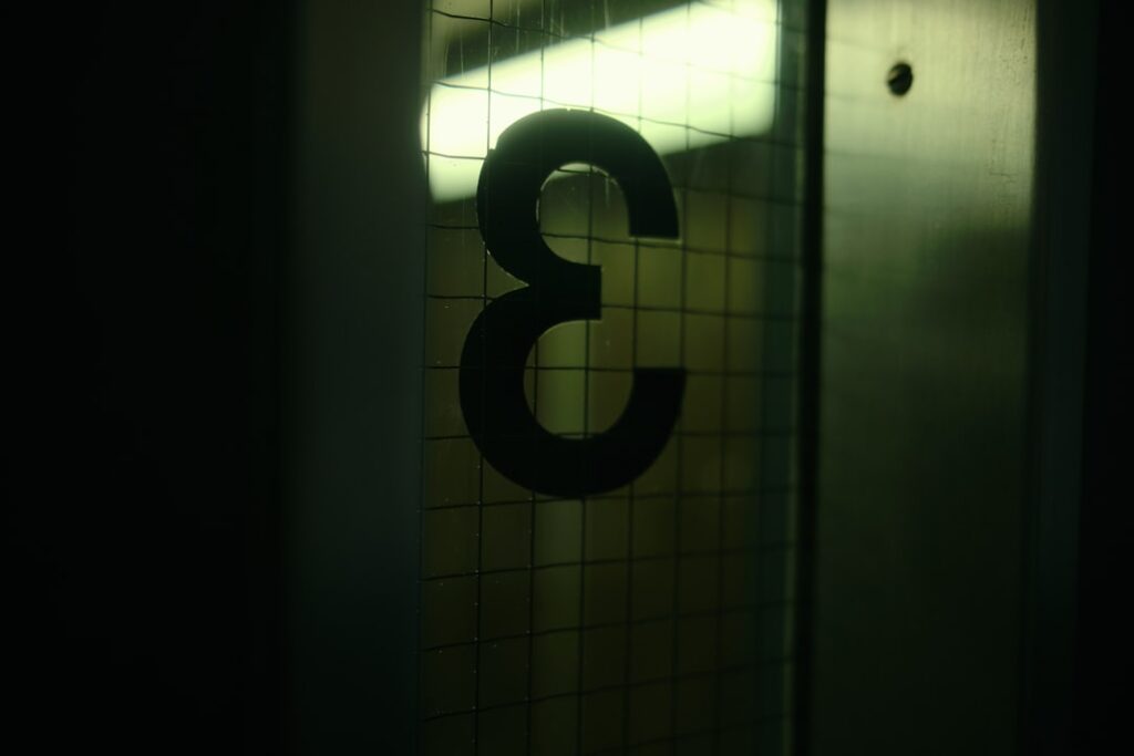 7 Ways to Craft a 30-Second Elevator Pitch That Gets You Noticed